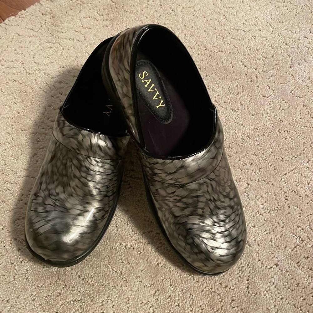 Savvy non-slip work shoe